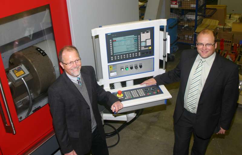 Hamuel CEO Dr. Markus Stanik (right) and his sales manager Jochen Schaede say the Sinumerik 840D sl CNC complements the capabilities of the company's five axis turning-milling centres in the HSTM Series. Because of this fact, we can usually convince leading turbine manufacturers from the aerospace and automotive industries about the dynamics, high-performance and precision of these machines."