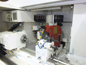 The Studer S33 CNC cylindrical grinder is equipped with a fixed wheelhead with two motor spindles for external grinding and an internal grinding attachment.  